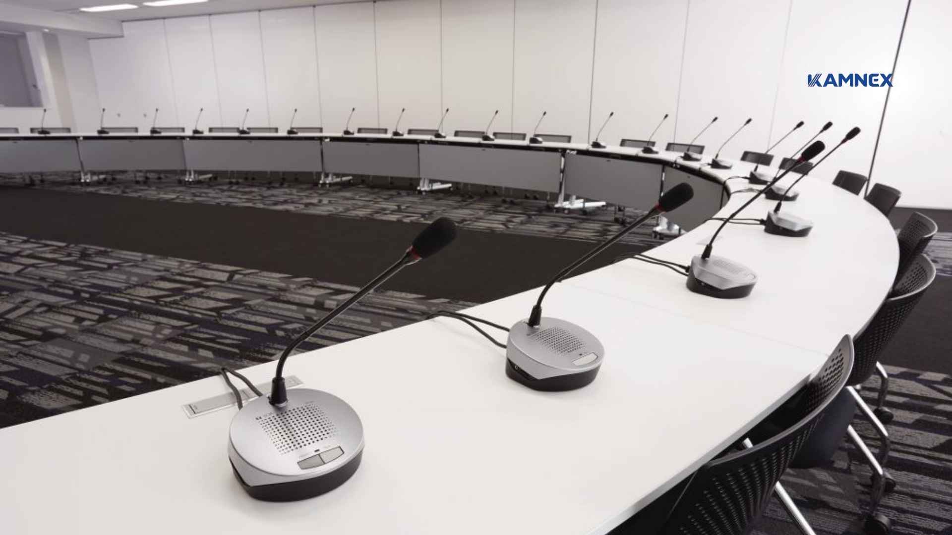 Gồm đầy đủ thiết bị tiêu chuẩn phục vụ phòng họp văn phòng