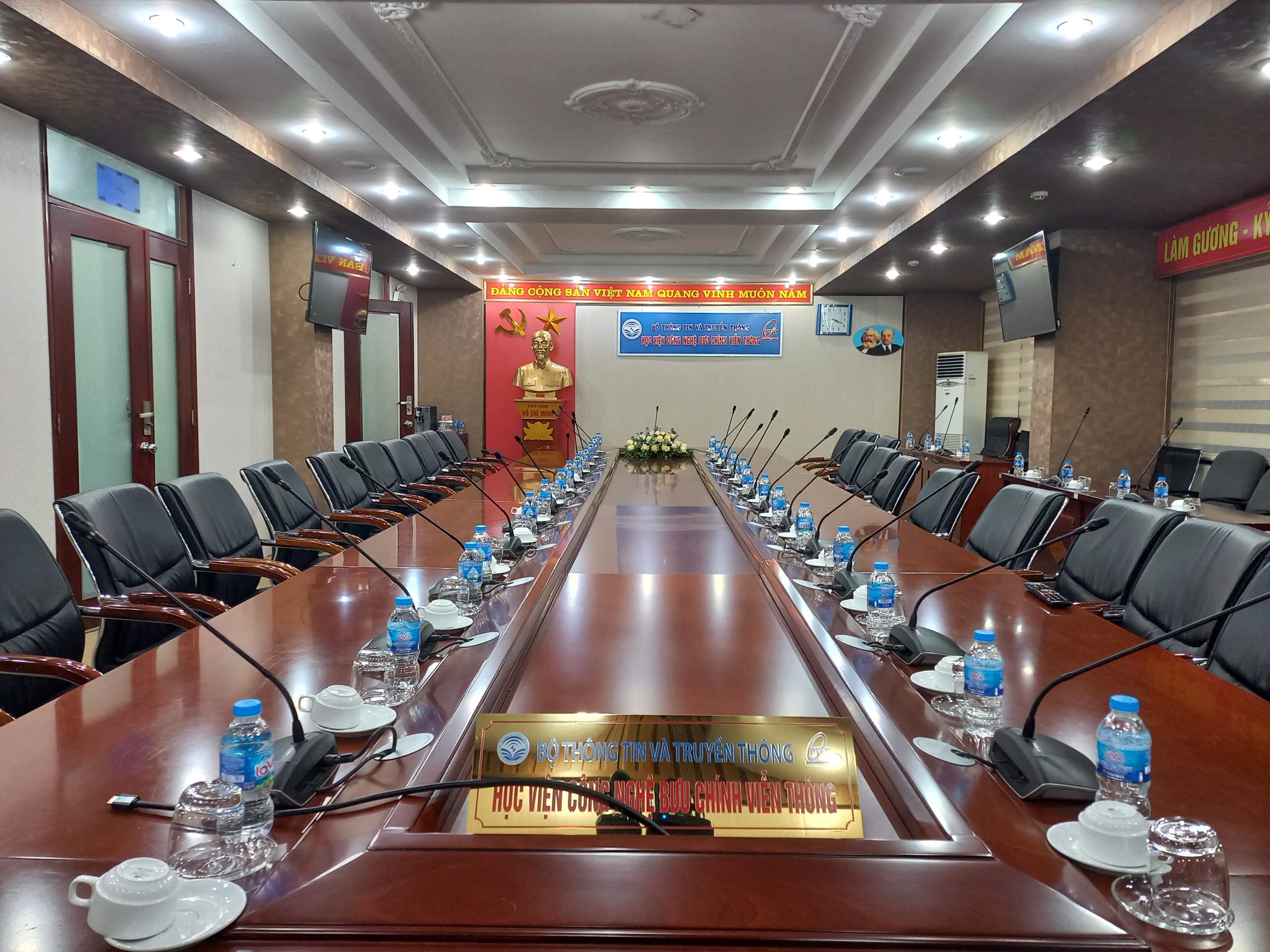 Loa phòng họp trực tuyến