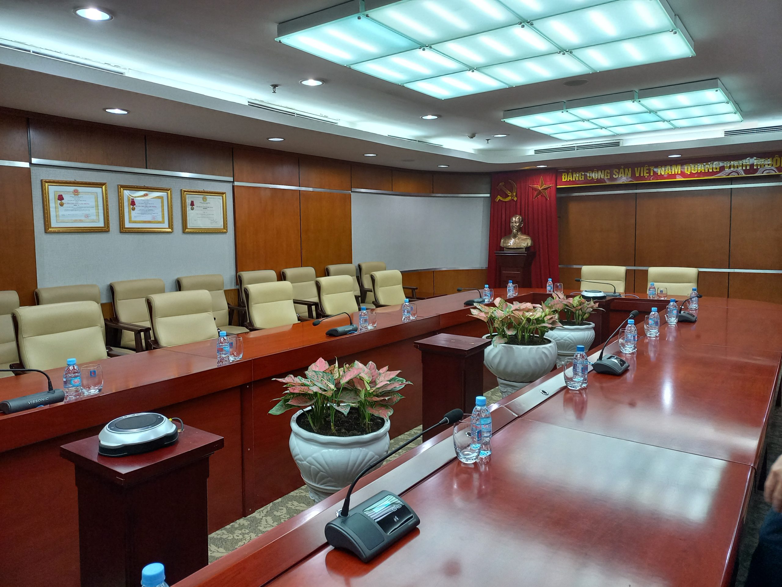 thiết bị phòng họp không giấy