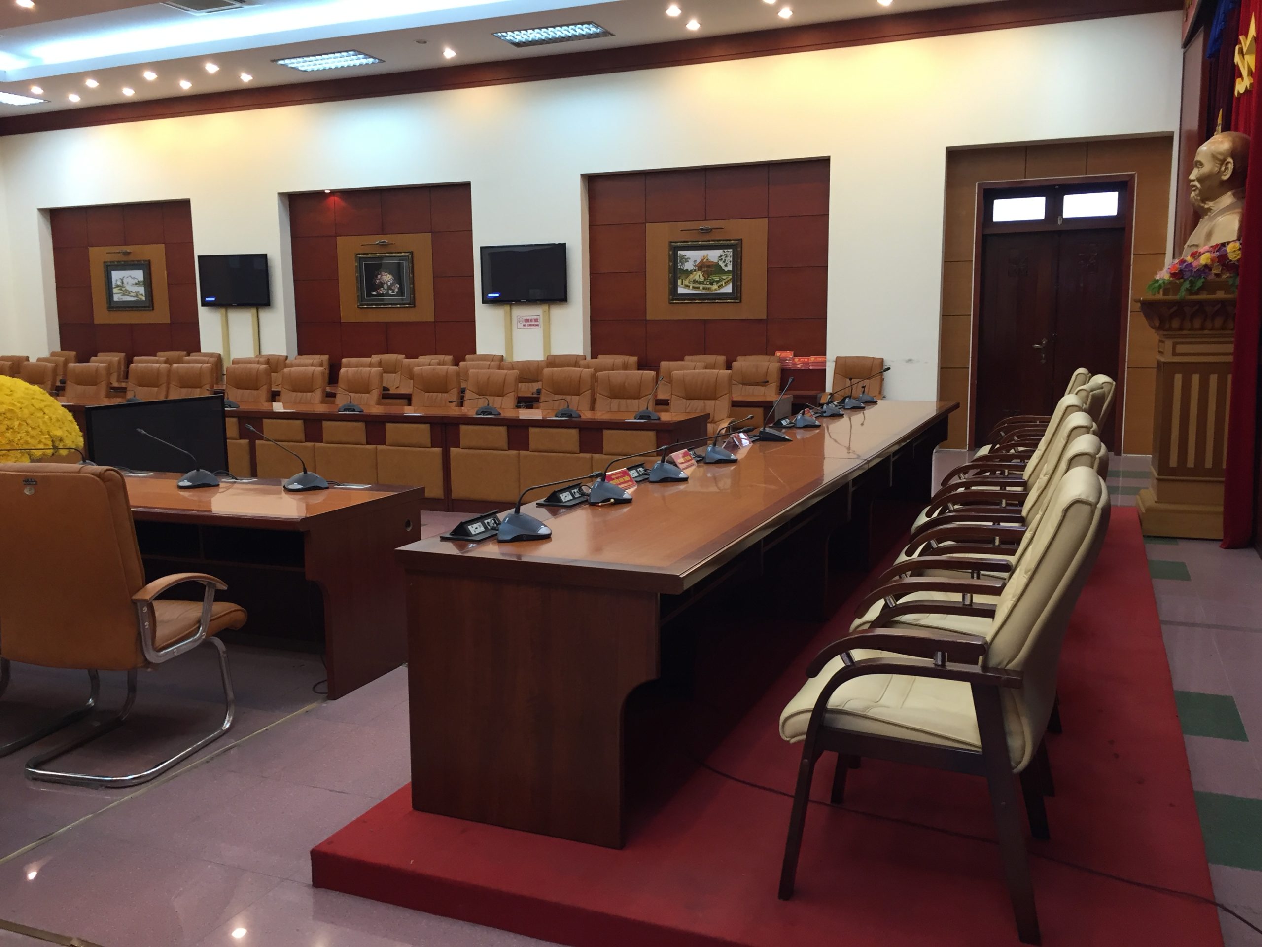 Thiết bị âm thanh phòng họp