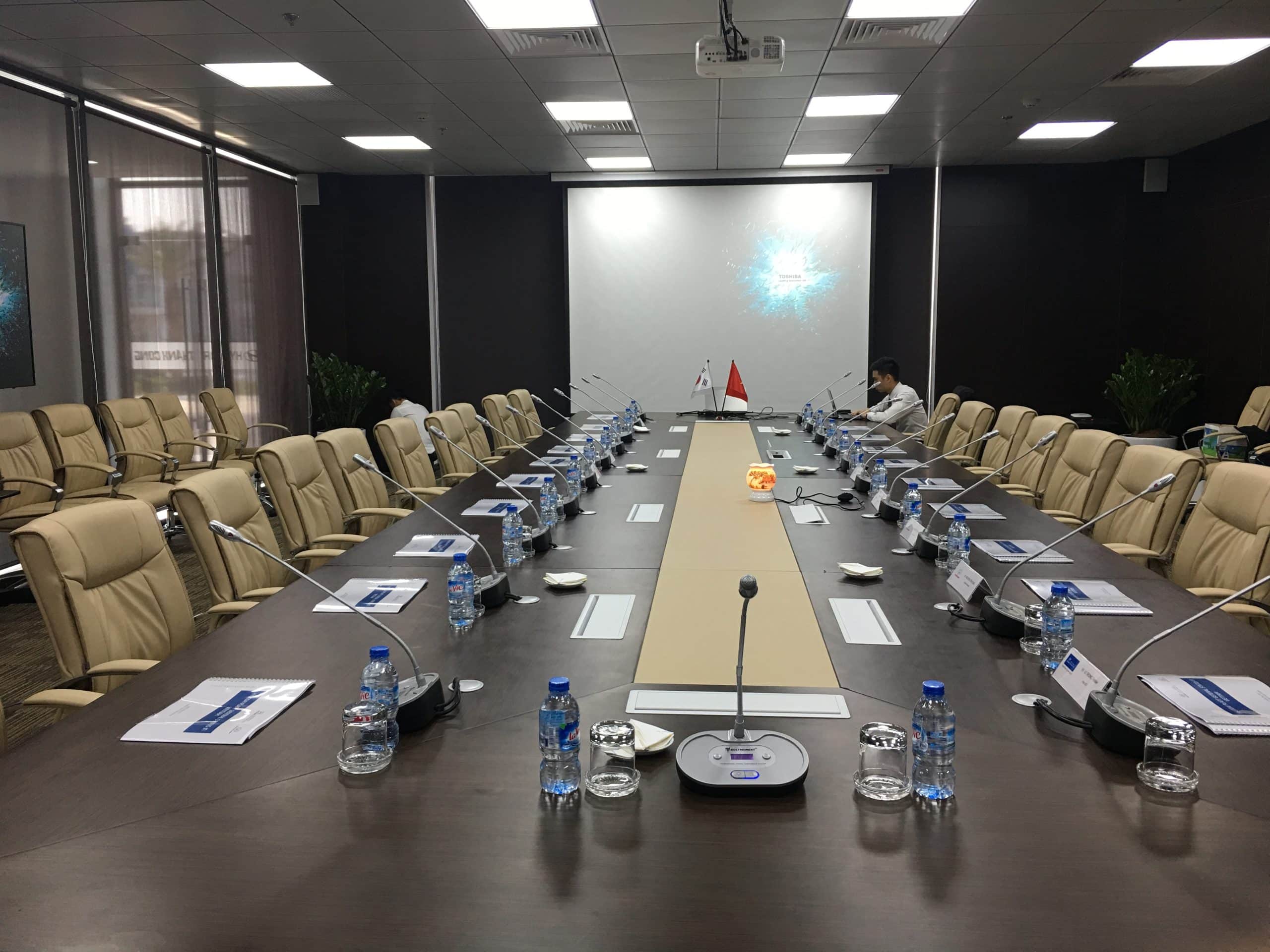 thiết bị lắp đặt phòng họp trực tuyến