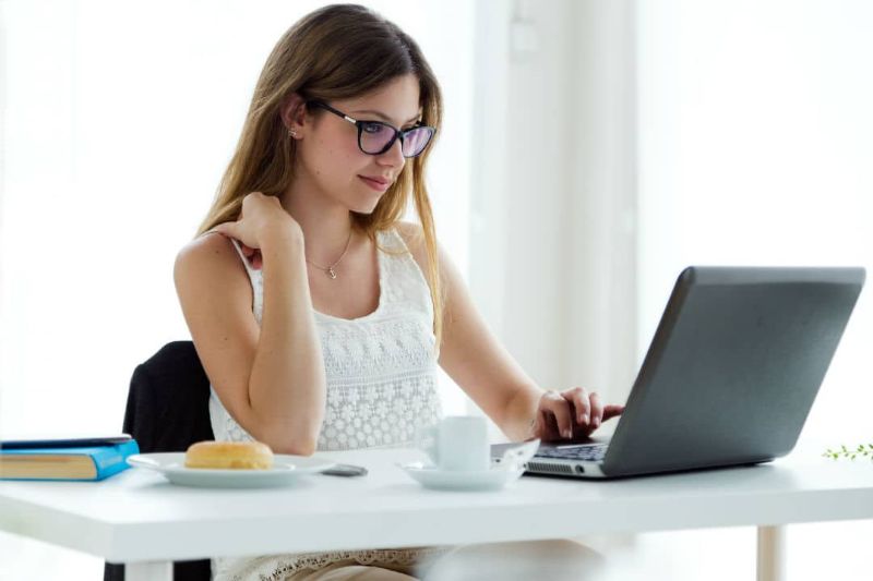 Ưu và nhược điểm khi học online