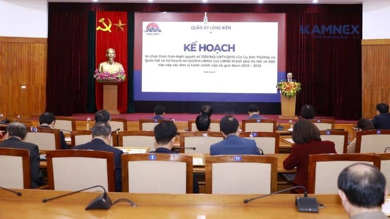 Bối cảnh sáp nhập và những thách thức về thiết bị hội nghị cho UBND xã