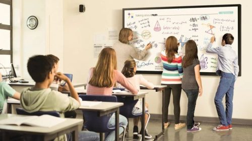 Học sinh được tham gia trực tiếp vào bài học, tăng tính chủ động và sáng tạo