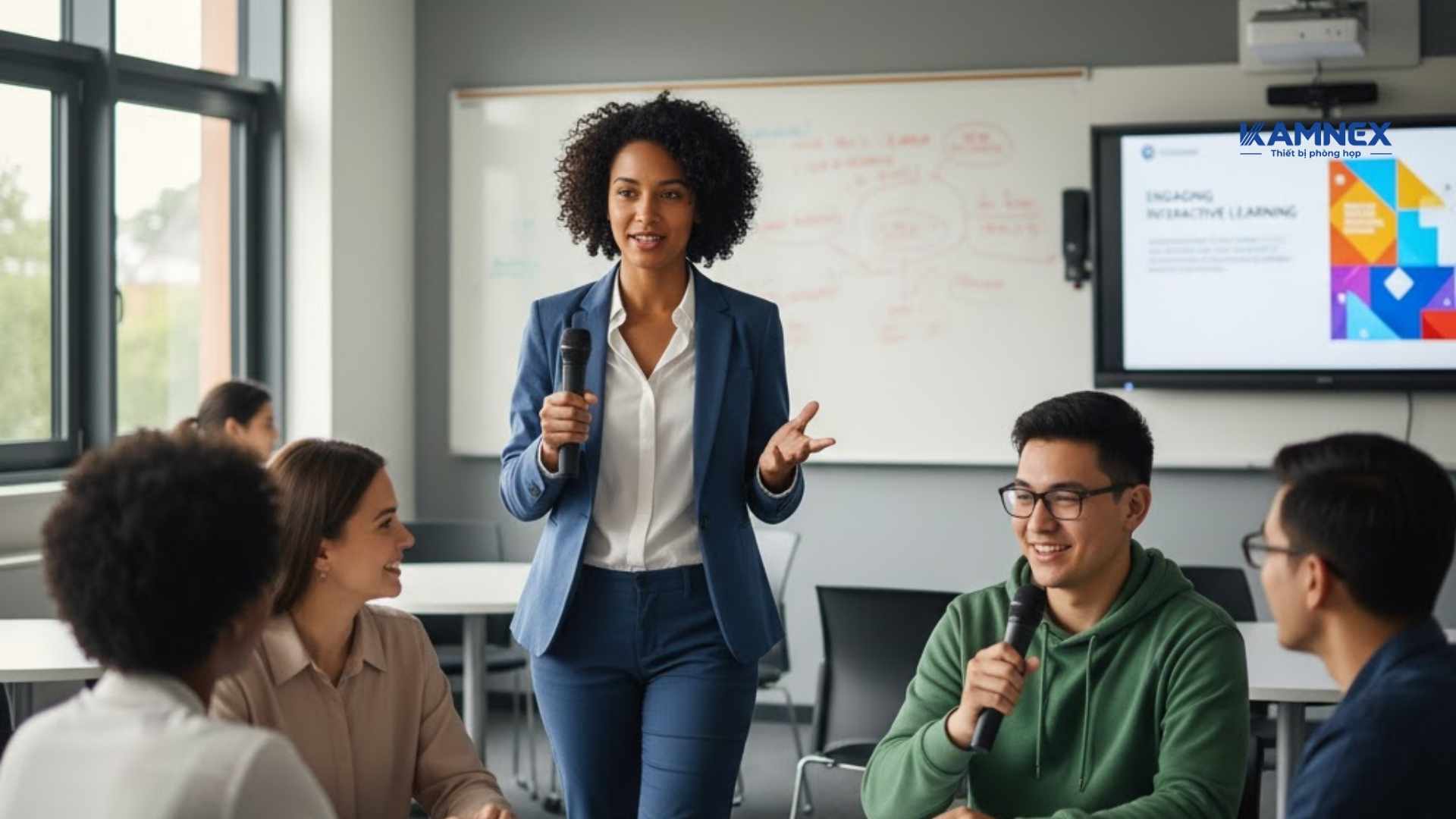 Tại sao phòng học đa năng cần micro không dây