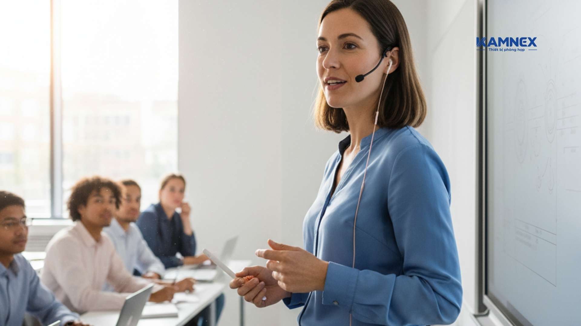 Vai trò then chốt của micro cài áo dạy học trong giảng dạy hàng ngày